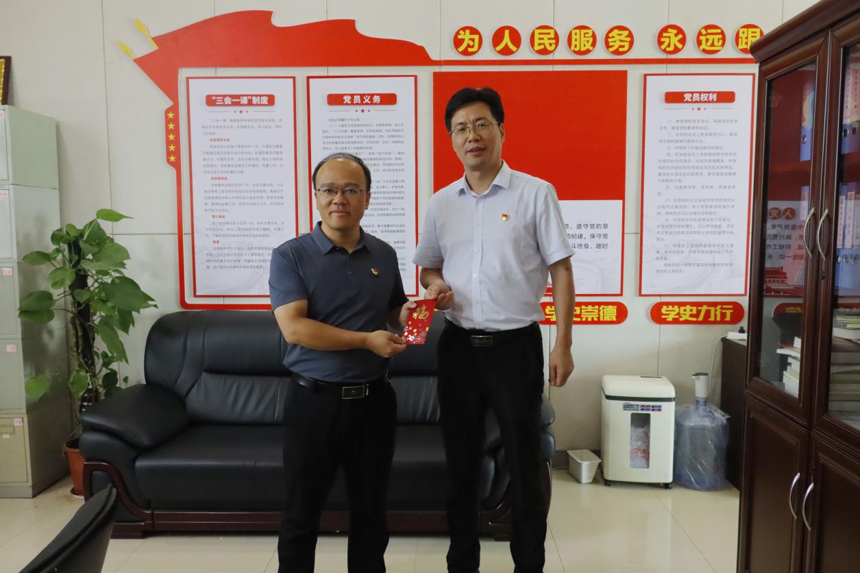 江西工程學(xué)院校領(lǐng)導(dǎo)開展“七一”走訪慰問活動